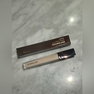 Hourglass Vanish Airbrush Concealer